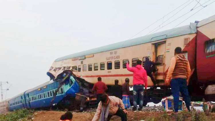 Seven people were killed when 12 boxes derailed on a train